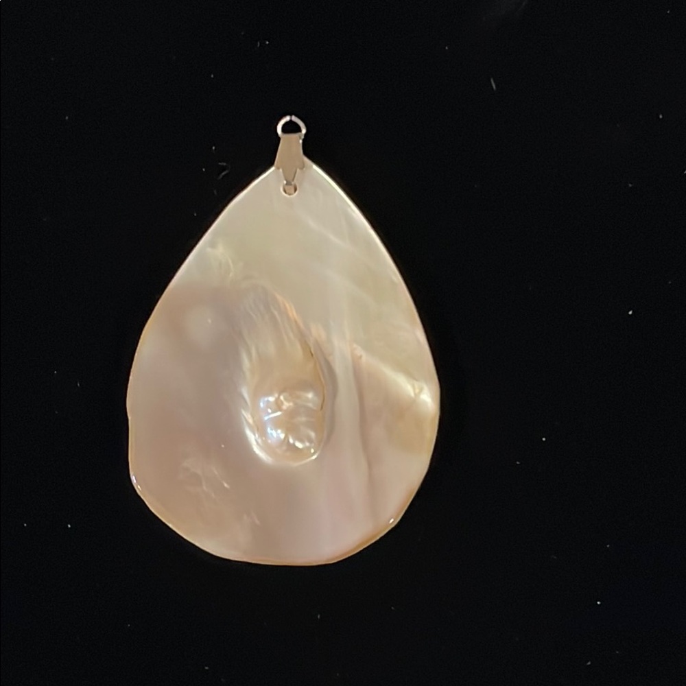 Elegant Teardrop Pearl Blister Pendant